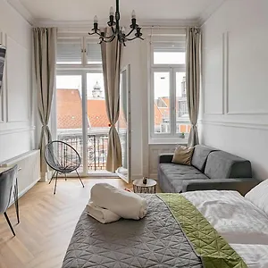 pedestrian-apartment-the-best-location.inbudapesthotels.com/