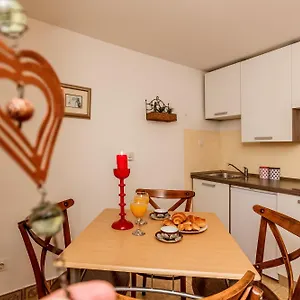 apartment-dalmatian-cottage.splithotels.org/
